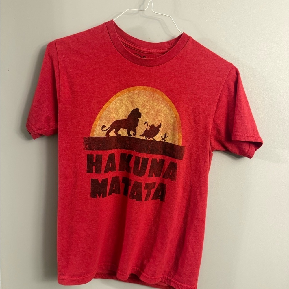 Disney Lion King Hakuna Matata Graphic T-Shirt Red Simba Timon Pumbaa Small